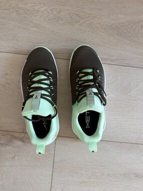 Size 7 Women’s Athletic Sneakers in Brown & Mint -Nike metcon-6.